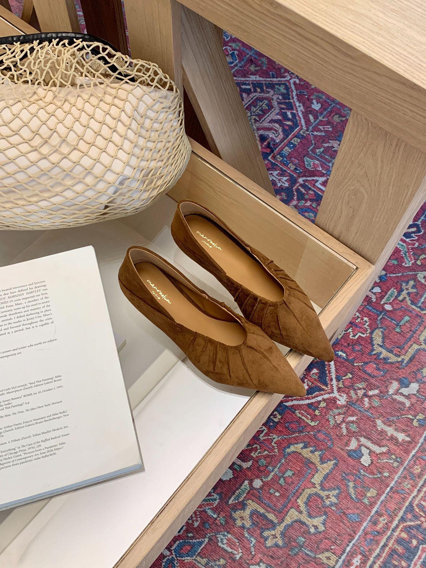 

Spot suede 2025 spring and summer sexy pointed pleated soft women s single shoes shallow mouth commute late evening breeze 39 коричневый