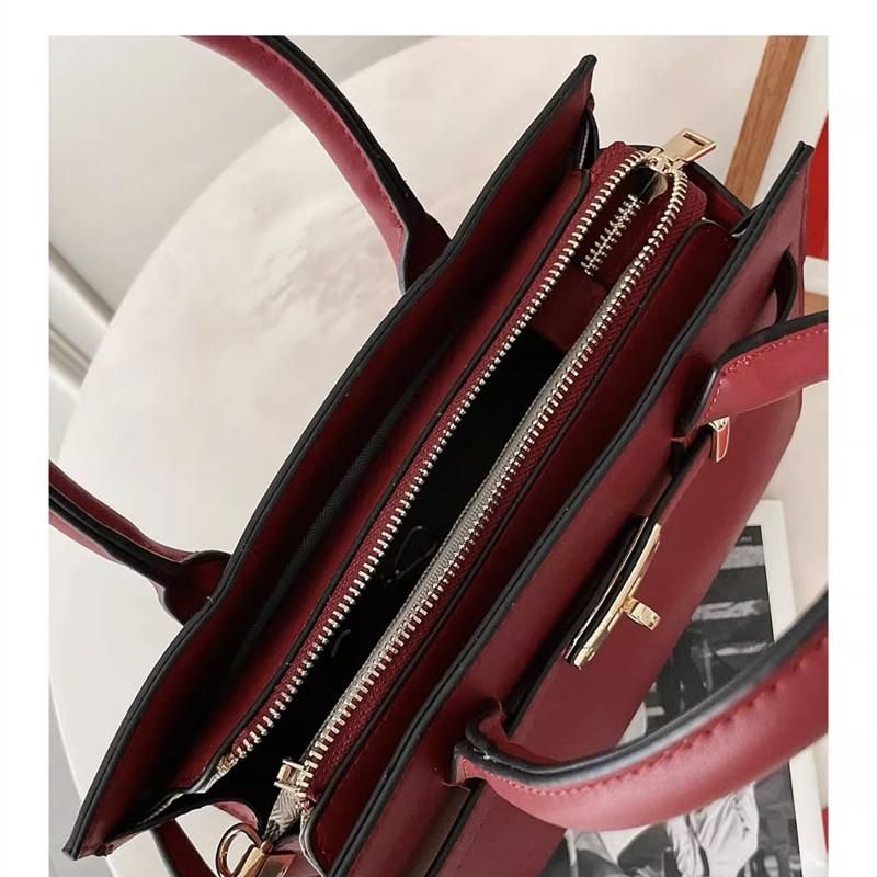 Red Bride Wedding Bag, A Niche Handbag for Women with A High-end Feel, A Large-capacity Single-shoulder Crossbody Bag for Women