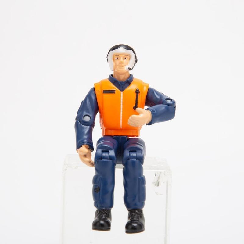 1/18 Scale Pilot Figure Model, 9CM Joint Movable Pilot Figure with Authentic Pilot Attire Gift for Adult Kids