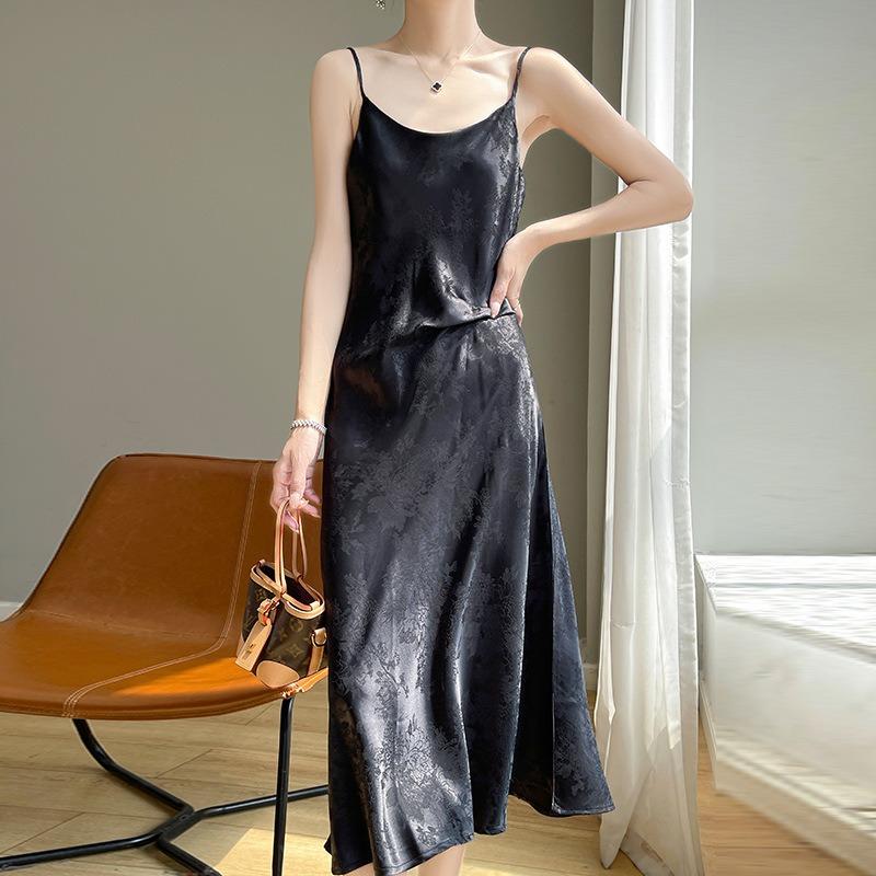 Women's Spring and Summer Lean Jacquard Halter Dress with A Line Collar To Show The Temperament of The Mid-length Dress
