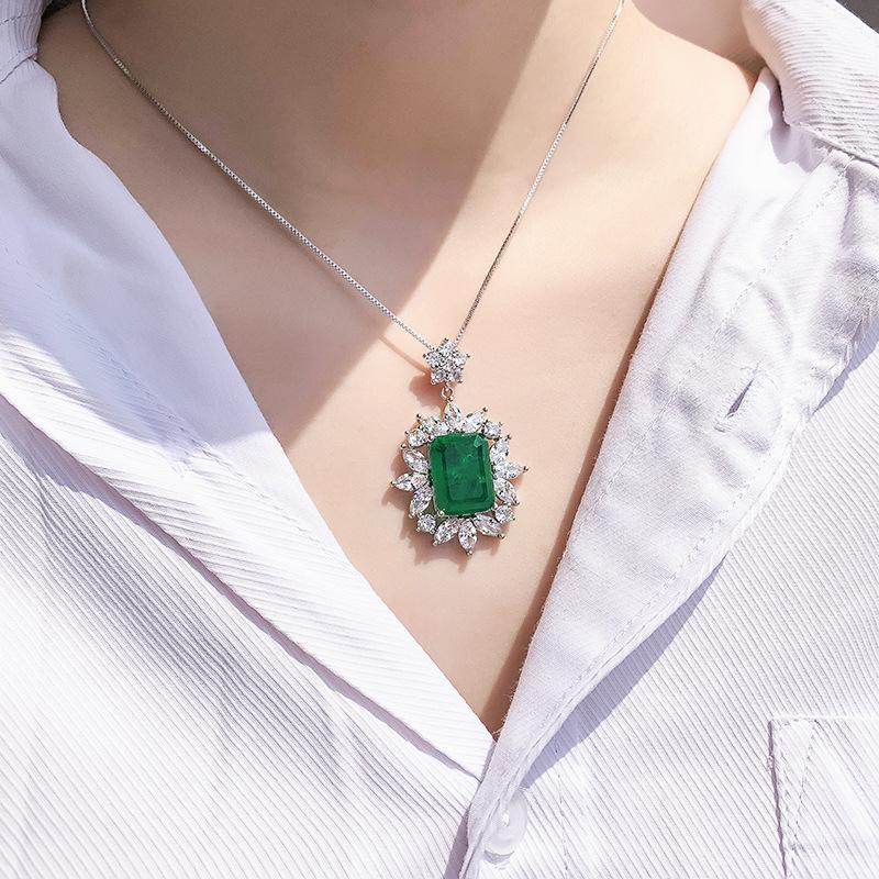 Jewelry Simulation Emerald Colored Treasure Pendant Retro Micro-Inlaid Zircon Women'S Necklace Pendant