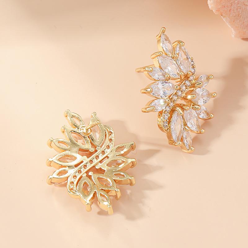 European American Retro Flower Zircon Crystal Earrings: Sparkling White Studs with Heavy Workmanship