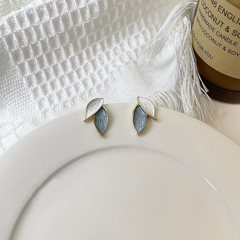 Silver Needle Simple Leaves Cold Stud Earrings Women's New Popular Temperament Versatile Elegant Earrings