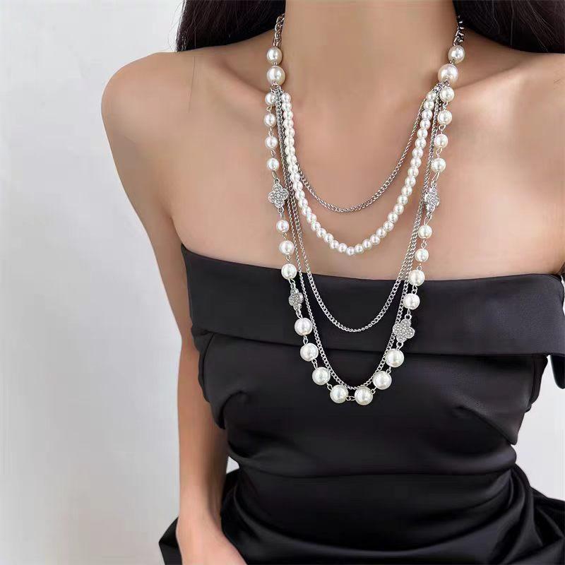 Vintage Multi-layer Four-leaf Clover Necklace for Women, Niche, Versatile, Fashionable Design, Clavicle Chain, Sweater Chain, Trendy