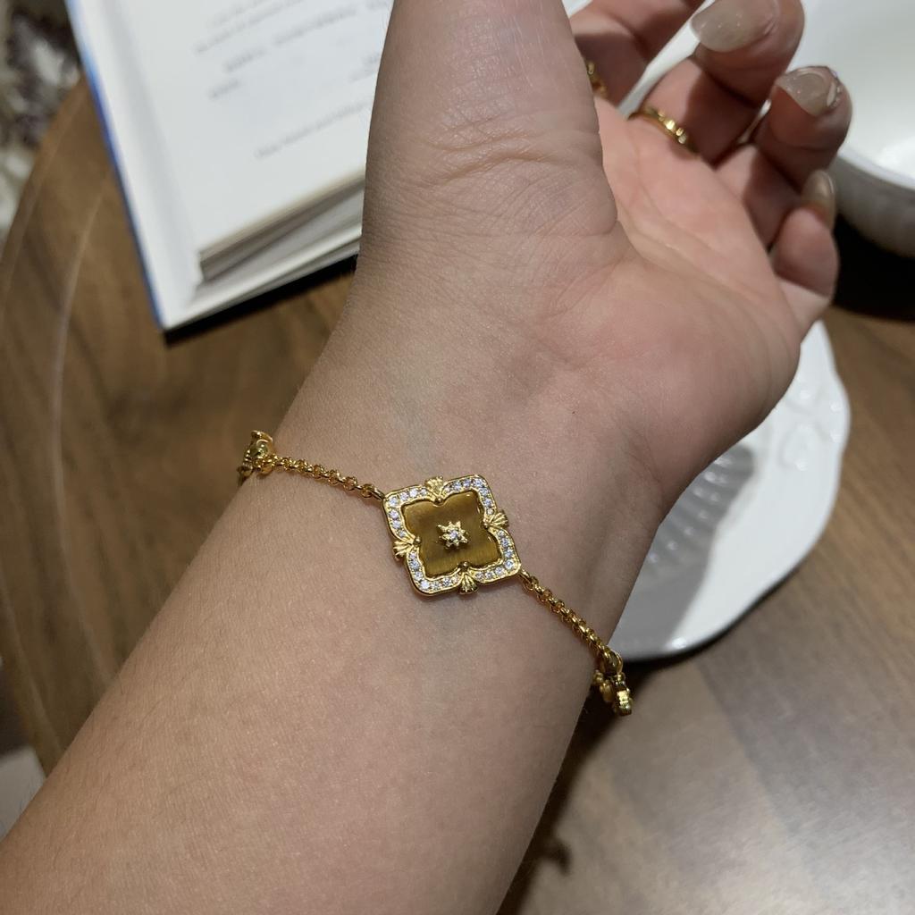 Buqi Latti Gebürstetes Kleeblatt Natürliche Weiße Fritillary Einzelblüte Armband Damen Tigerauge Armband Vintage Hof