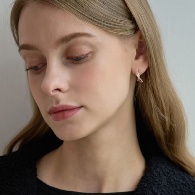 ELLE Schmuck 14K Cubic Motion Ohrringe (Goldener Pin) ELGPEE467