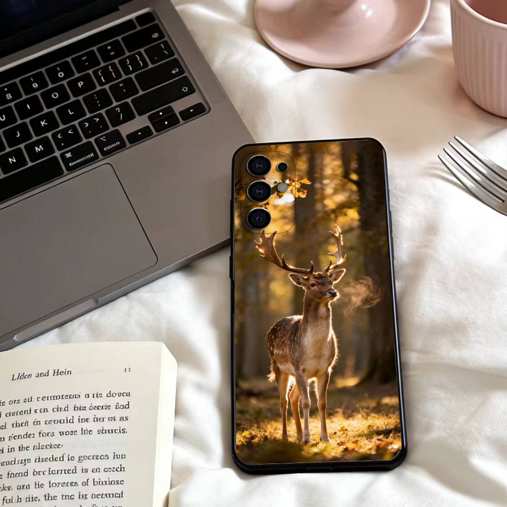 Deer Hunting Phone Case For Samsung S25,24,23,22,30,21,10,9,Ultra,Plus,Lite,FE,4,5 G Soft Black Case