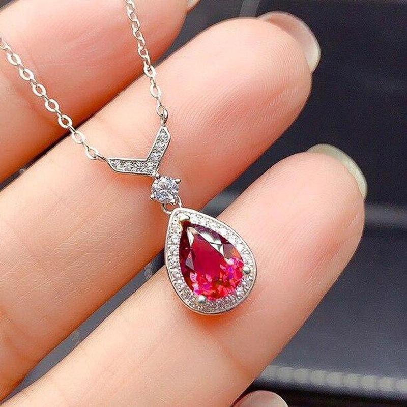 Water Droplet Shaped Artificial Ruby Pendant Necklace, Suitable for Elegant Pendant Jewelry for Banquets and Daily Wear