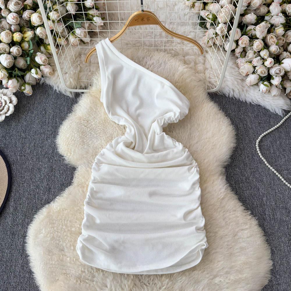 A Slanted Collar Dress for Spring Slimming and Shaping Women's Wear