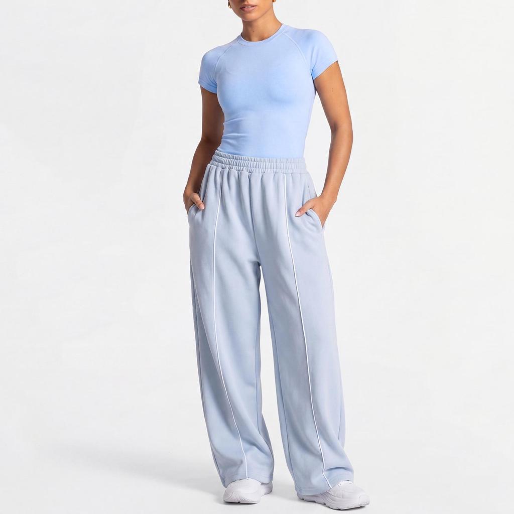 DFYN Wide-Leg Sweatsuit: Loose Sweatpants & Short-Sleeve Top for Yoga and Casual Wear