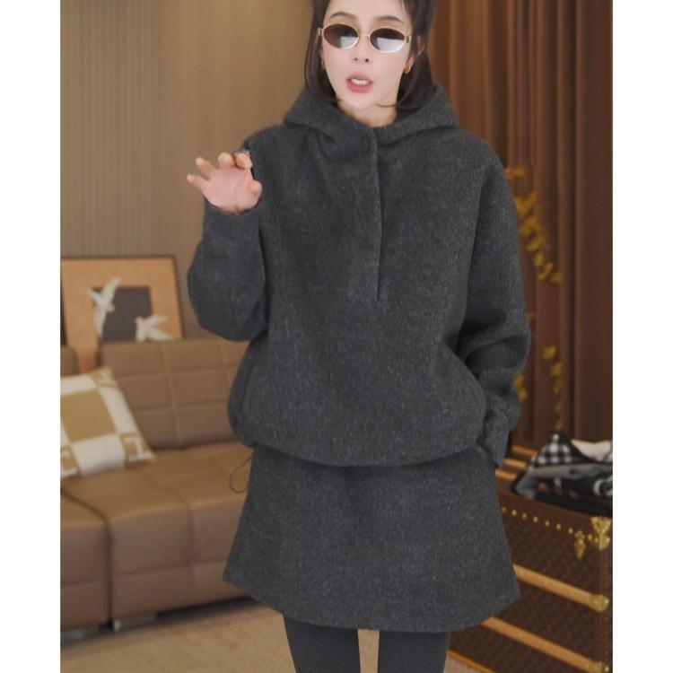 

Plus-Size European Style Grey Hooded Sweatshirt & Short Skirt Set for Women - Autumn/Winter Two-Piece XL (suggested weight 110-140 jin)