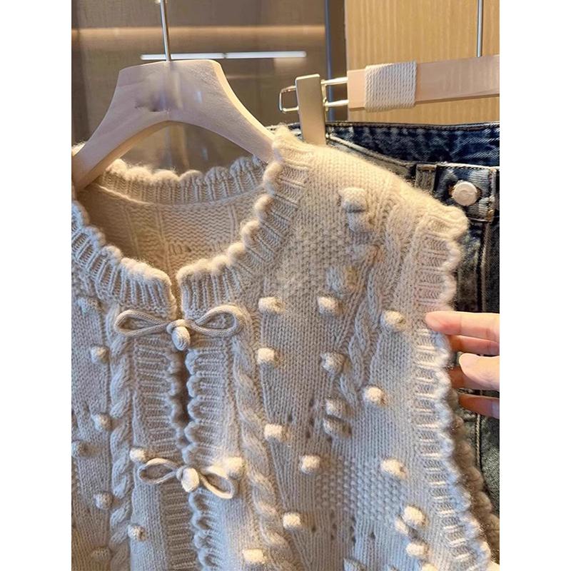 Women's Autumn-Winter 2025 Loose Knitted Vest: Sleeveless Chinese-Style Layered Cardigan.