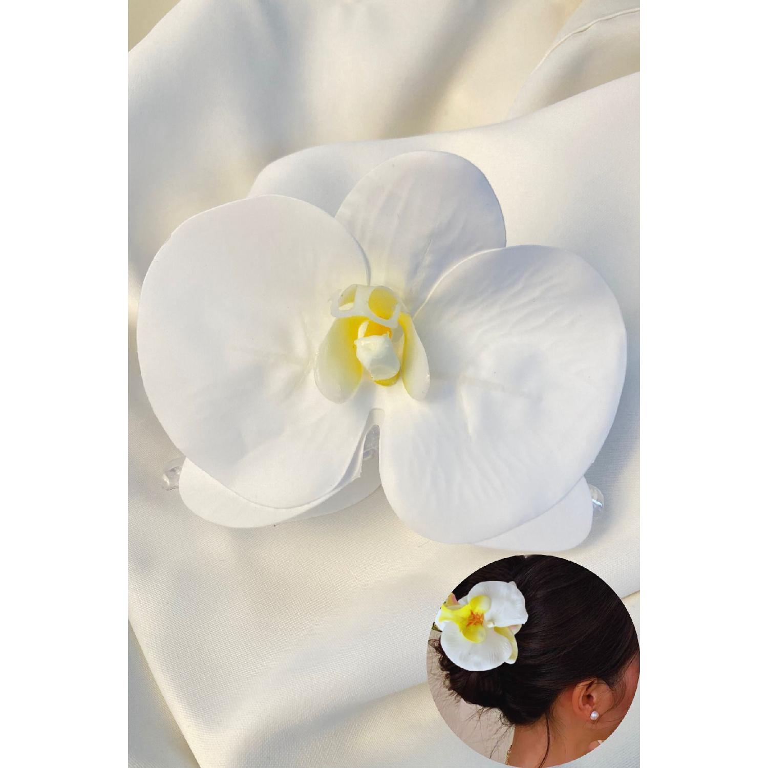 

Елегантна літня пряжка-засувка, прикрашена квіткою орхідеї Алоха жовтий