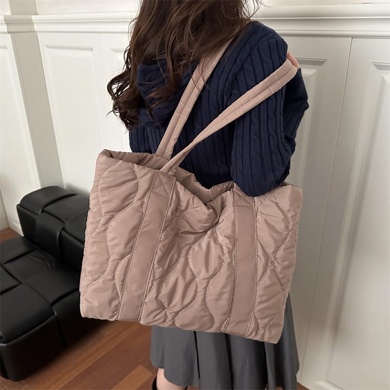 Street Style gesteppte Tragetasche für Damen, große Kapazität, mit Reißverschluss, für den täglichen Gebrauch