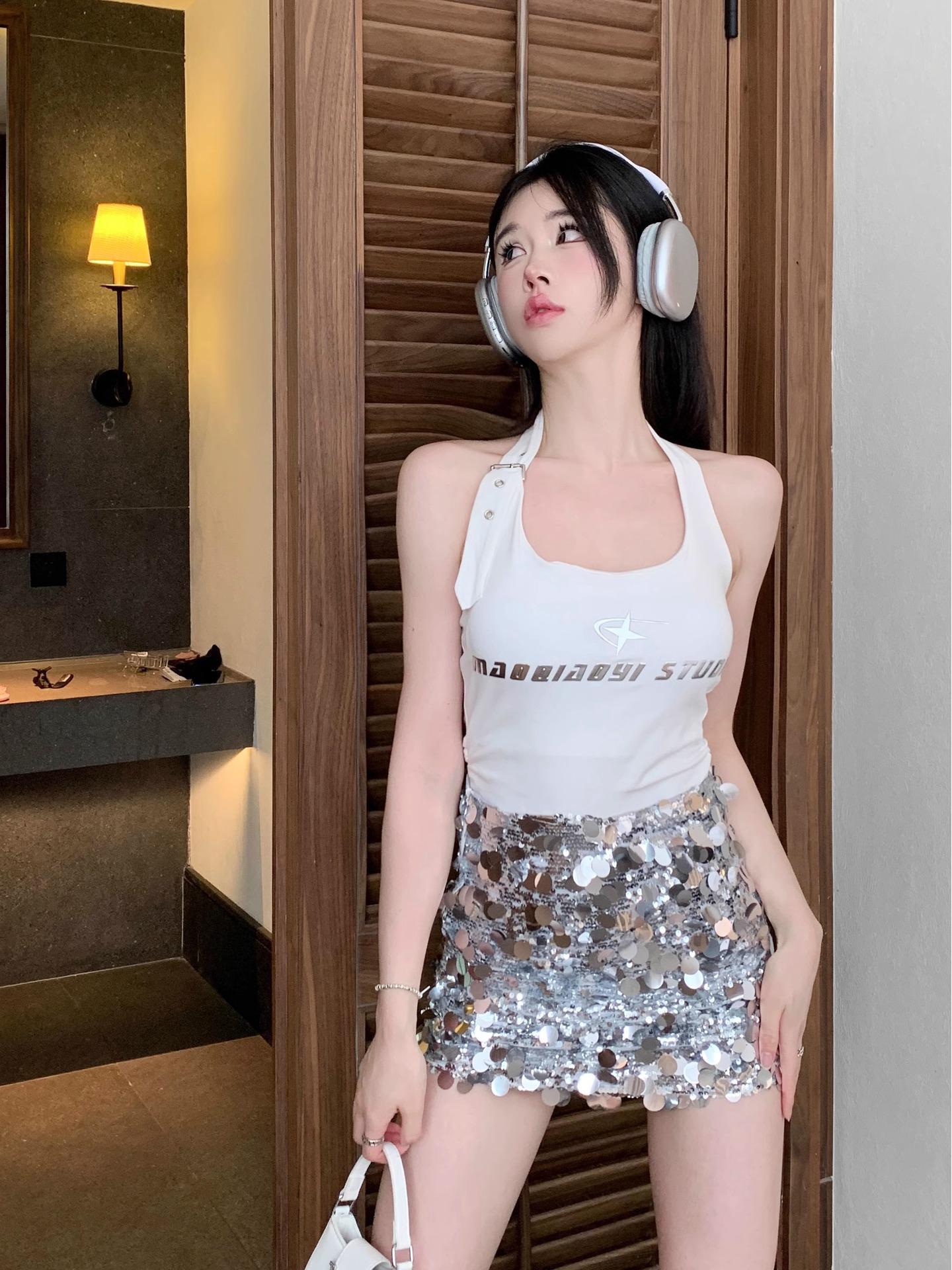 

Сладкий и пикантный дизайнерский топ без рукавов с халтером L Premium белый