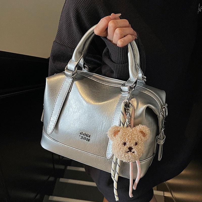 Korean Retro Simple Soft Leather Portable Pillow Bag Wholesale Explosion Leisure Niche Commuting Advanced Sense Messenger Women's Bag