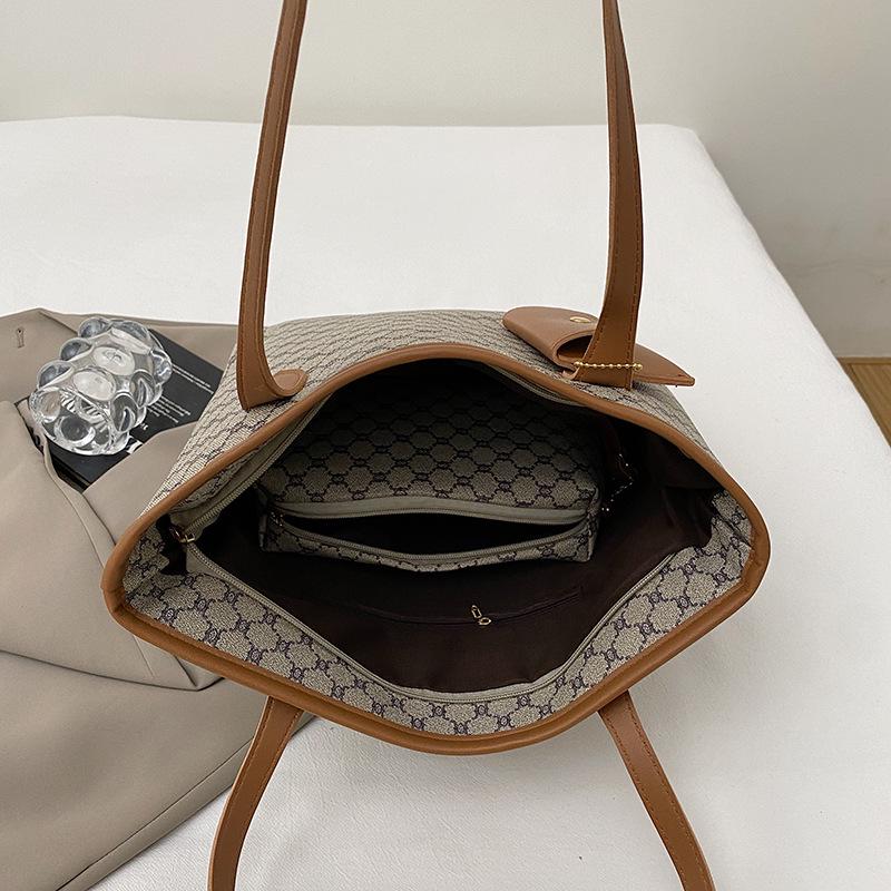 Women's Fashionable Multi-Piece Set: Large Capacity Retro Tote, Mother-Child Bag, and Underarm Bag