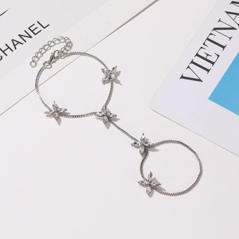 Small Fresh Bracelet Sweet Horse Eye Zircon Finger Bracelet Temperament Four Leaf Flower Bracelet KTJ