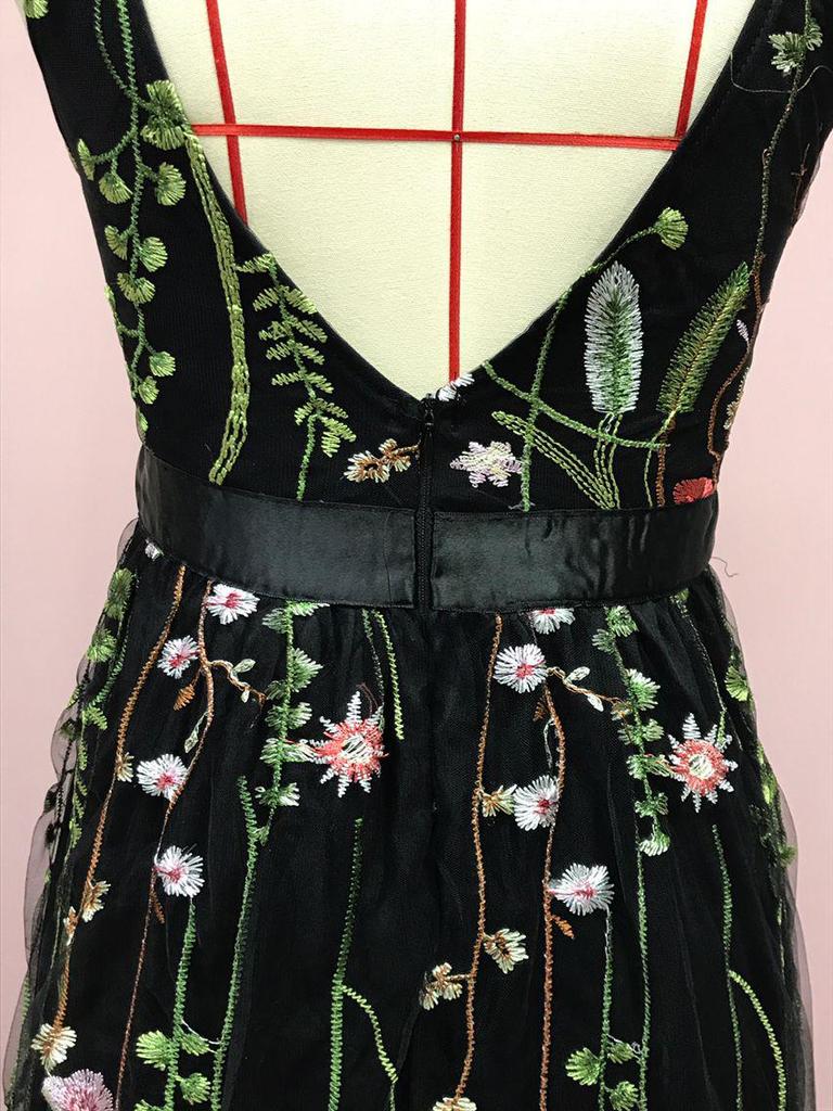 Sexy Deep V Sleeveless Embroidered Ball Gown with Slim Backless Design
