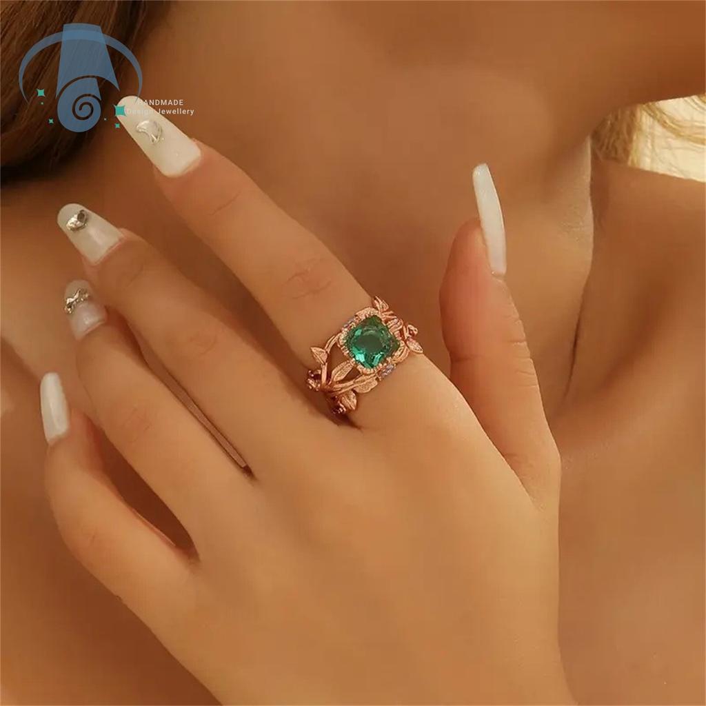 Vintage Alloy Vine Totem Ring with Green Crystal Fashion Jewelry for Women Gift Idea for Daily Use Special Occasion
