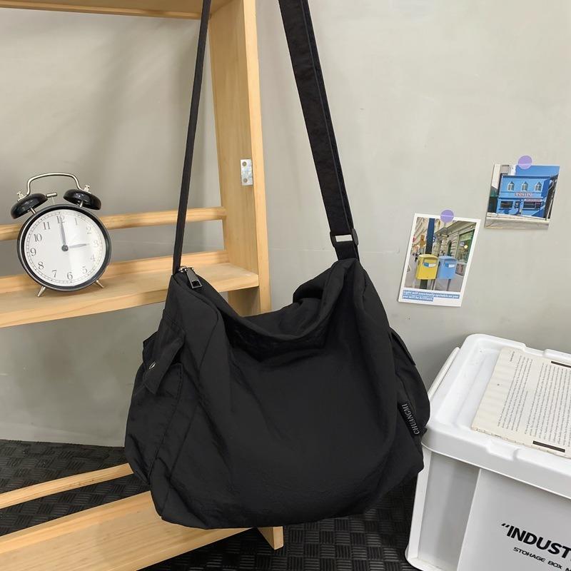 

Women s bag large-capacity new summer versatile shoulder messenger cloth bag, college student class tote bag чорний