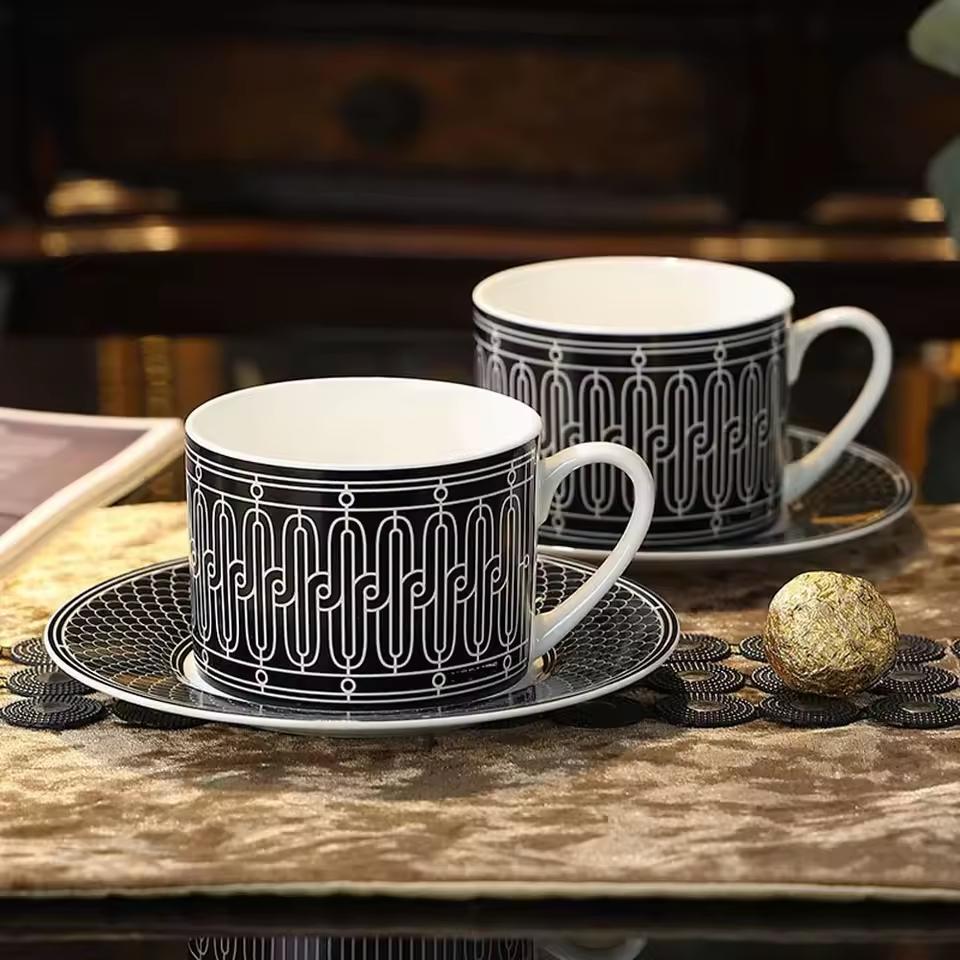 Evropský retro lehký luxusní keramický kávový šálek Domácí šálek a podšálek z kostního porcelánu Sada Anglický odpolední čaj Kreativní šálek na čaj Šálek Dárek