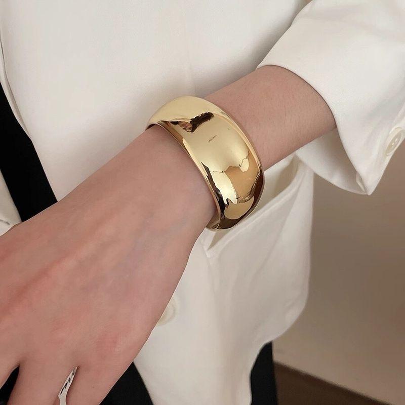 Western Style Exaggerated Bright Surface Bracelet Women Niche Design High-Grade Arm Bracelet Hand Jewelry Fashion Personalized Accessories