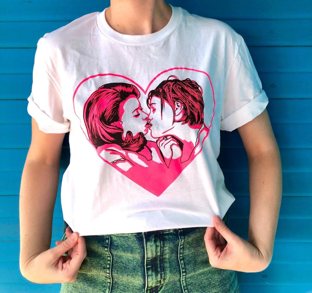 

But I m A Cheerleader (Clea Duvall and Natasha Lyonne) Lez Love UNISEX T Shirt 2XL