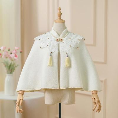 Chal Qipao blanco con hombros de nube: Cárdigan tipo capa con cuello alto, versátil, para otoño/invierno.