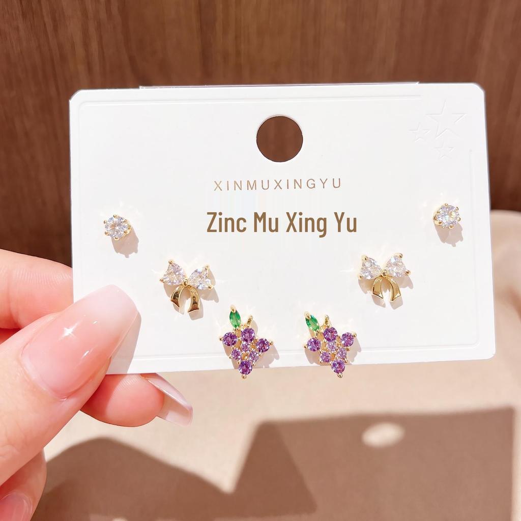 Copper-Plated Gold Sweet Grape Stud Earrings for Women - Light Luxury Bow Design, 3 Pairs Per Card.