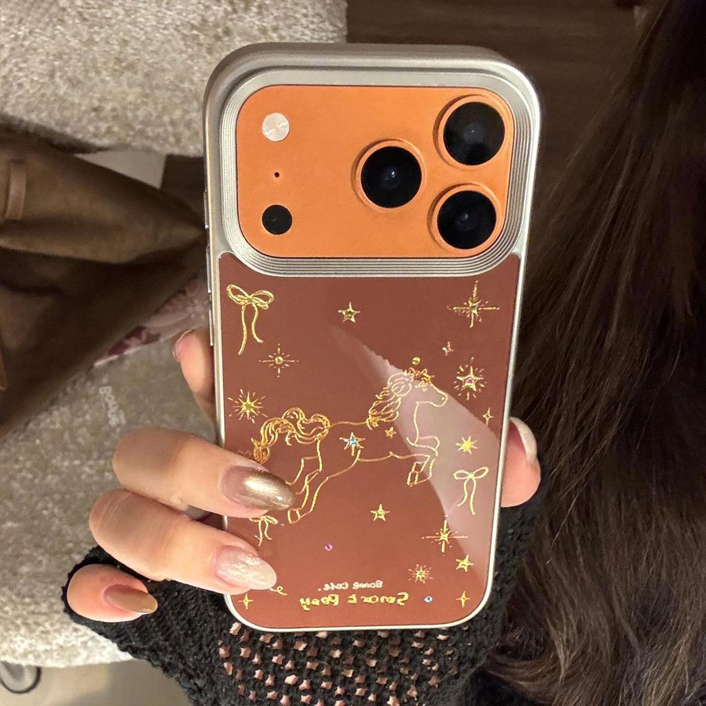 Creative Gold Pony Phone Case Bracelet for iPhone 16, iPhone 17, iPhone 17 Pro Max