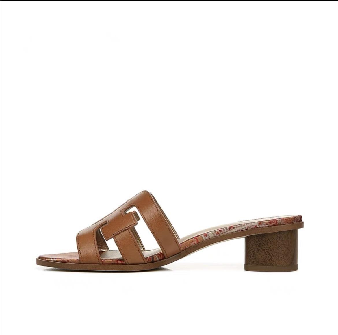 

Sheepskin version~ Internet celebrity slippers women s summer wear simple fashion Korean version temperament versatile thick heel beach cool slippers 40