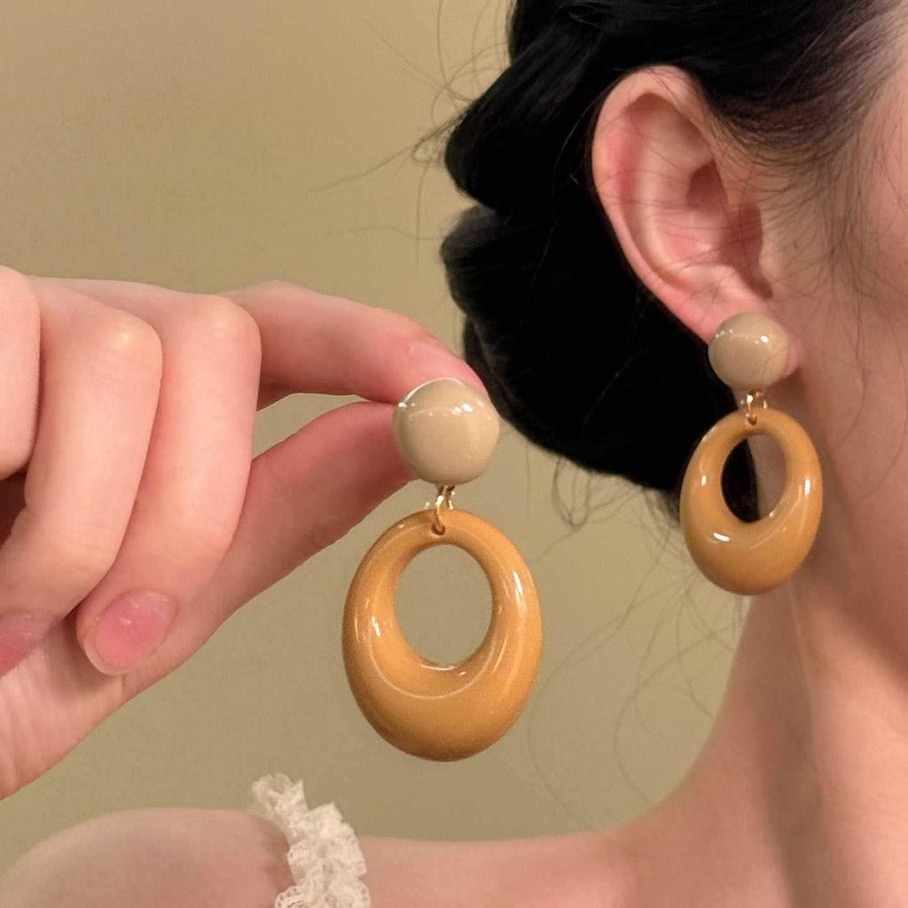 Dopamine flower ear hook women's new holiday style accessories ear clips without ear piercings, high-end seaside cute ear accessories