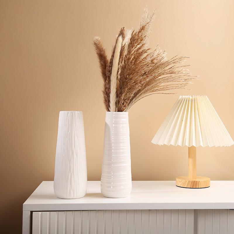 Retro White Ceramic Flower Vase – Creative Ornament for Living Room or Dining Table, Perfect for Hydroponic and Fresh Flowers with a High-End Feel.
