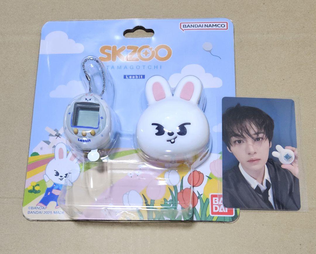 

Бродячі діти Skzoo Leebit Tamagotchi and Case Set With Photo Card