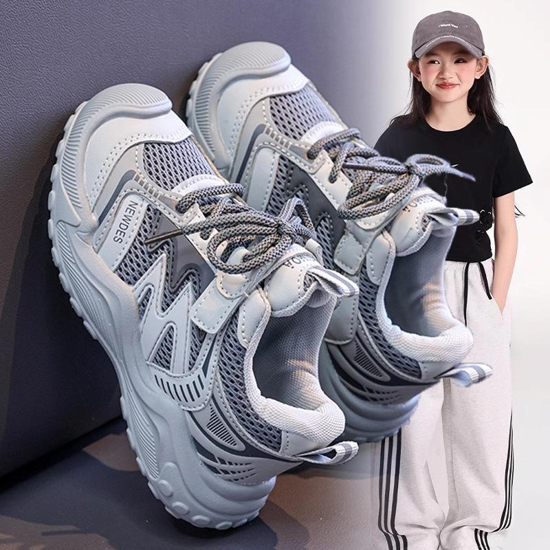 Children's sports shoes 2025 autumn new boys casual shoes breathable mesh fashion versatile girls board shoes tide