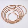 Anneaux en Bois de Hêtre pour Macramé Anneaux de Couronne Ronds pour Cerceaux de Broderie DIY avec Support Accessoires pour Accrochage Mural