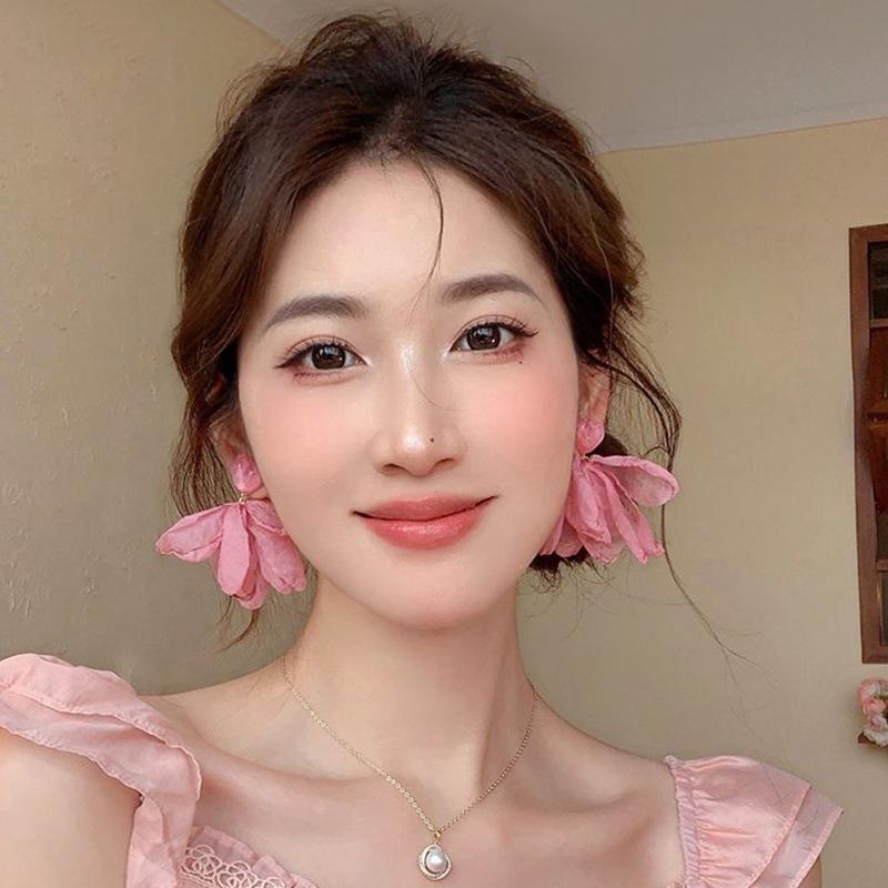 Pendientes de Clip de Flores Nuevos y Elegantes para Mujer 2025 - Diseño Nicho de Verano, Joyería de Alta Gama para Orejas No Perforadas