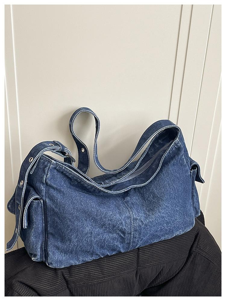 Denim bag women's large capacity 2025 new casual shoulder messenger bag Korean version niche commuter bag tide