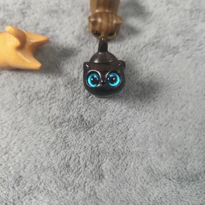 

Миниатюрная фигурка кошки из зеленого сандала: Милый деревянный подарок-резьба питомца