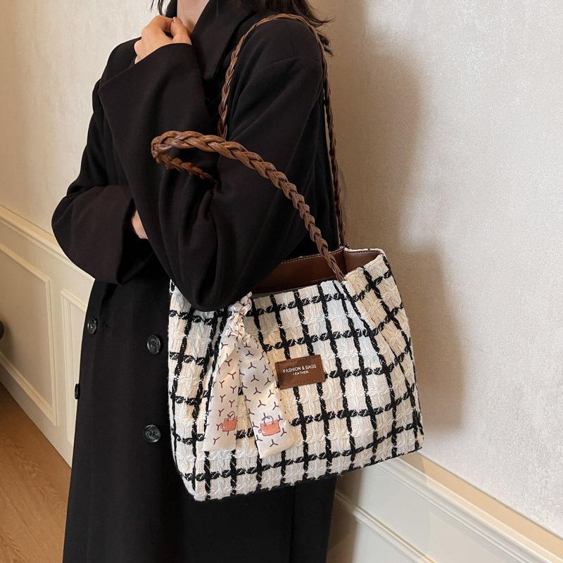 Women's bag tote bag, versatile commuter college students must.