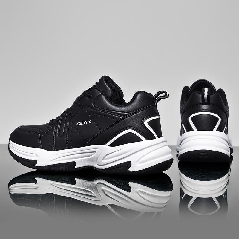 Men's plus size light casual sneakers Four seasons new soft sole non-slip outdoor breathable running shoes students sports shoes