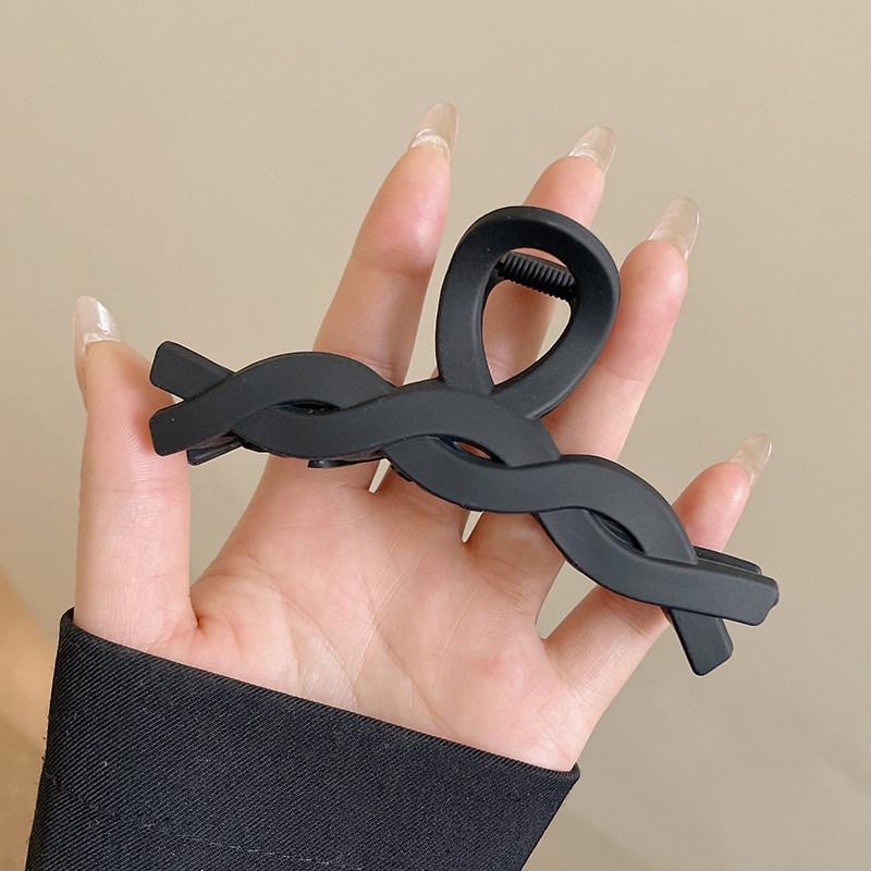 Elegant Large Hair Claw Clip for Thick Hair - High-End Korean Updo Shark Clip