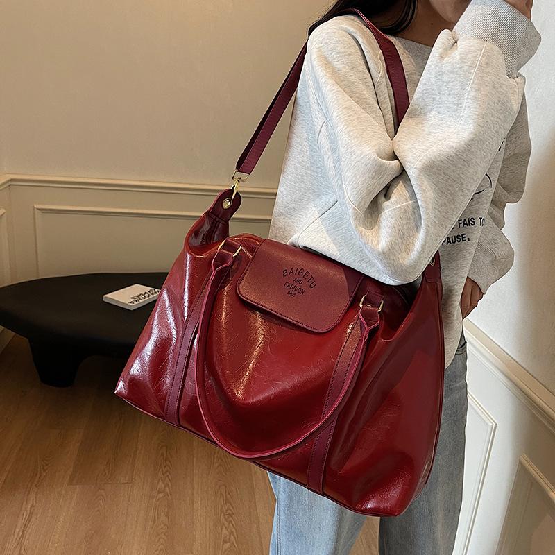Fashion waterproof sports shoulder bag dry and wet separation sports fitness bag short business trip simple hand luggage