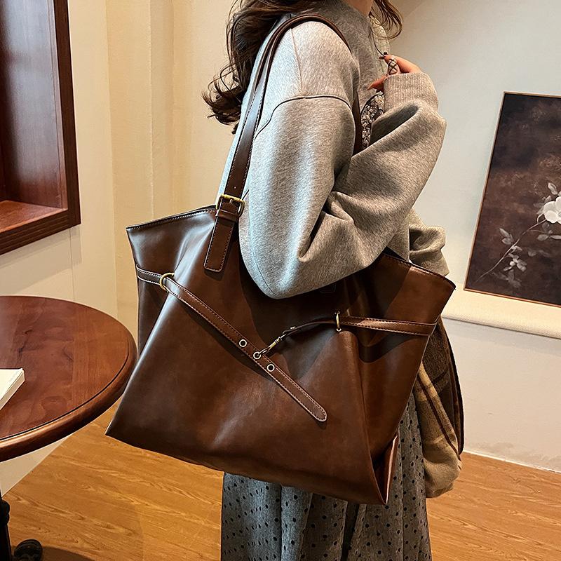 Designer Retro PU Leather Shoulder Handbag for Women Winter Trend Fashion Handbags Females Travel Luxury Tote Bags CLE