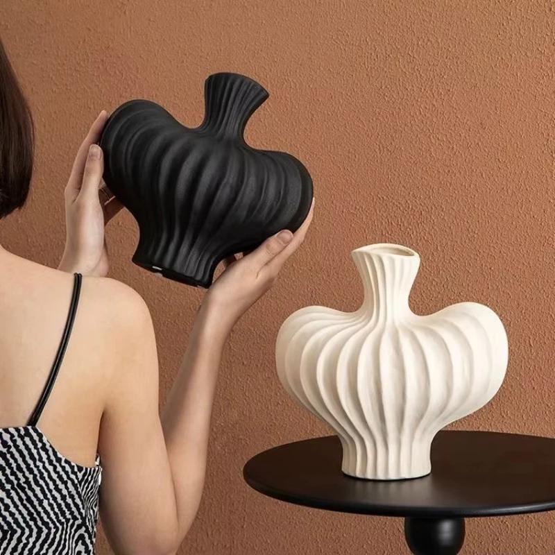 Creative Vase Living Room Desktop Ornament Sculpture Model Flower Arrangement Dried Flower Retro Decor Vase Home Decor