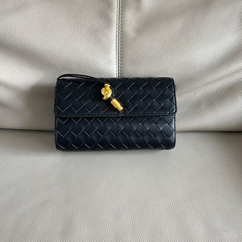 New woven clutch clutch fashion versatile leather small square bag shoulder messenger small bag women 21*13*6cm