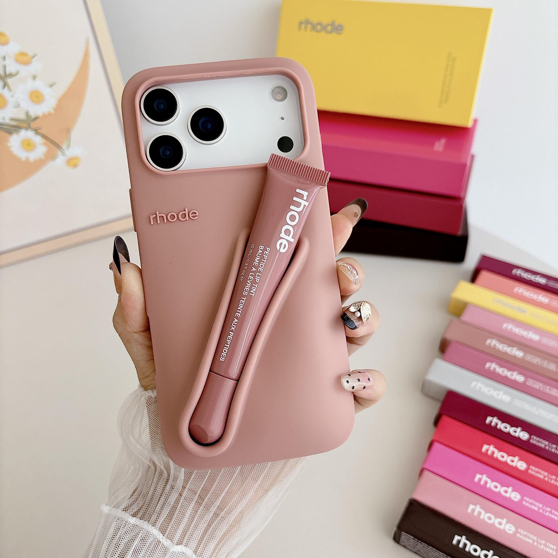 

Набір: Блиск для губ Hailey та Чохол для iPhone: Помада та силіконовий чохол для iPhone 13-15 iPhone 16