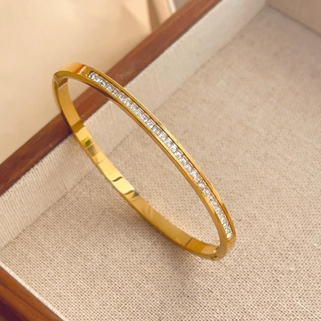 Luxusní dámský náramek z titanové oceli se zirkony a akcenty z bílé perleti