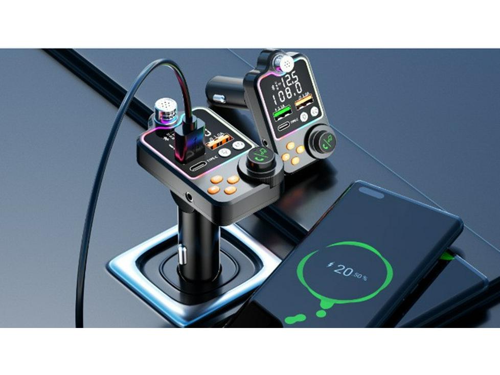 Q15 Bluetooth Car FM Transmitter: Hands-Free MP3 Player with Dual USB Ports & PD 3.1A Charger.